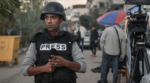 Journalisten Mustafa Al-Bayed i Gaza, iklädd hjälm